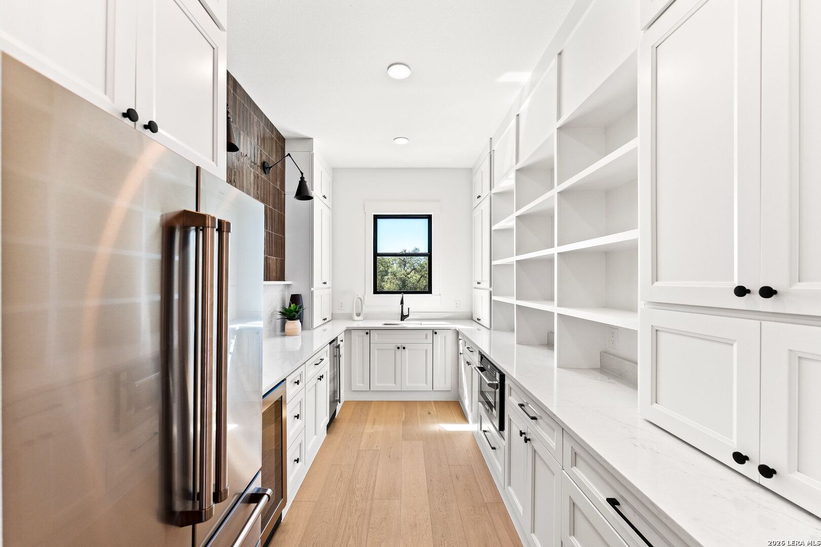 34793 High Gate Road Bulverde, TX 78163 - Photo 17 of 50 a bathroom with a sink a large mirror and a bathtub
