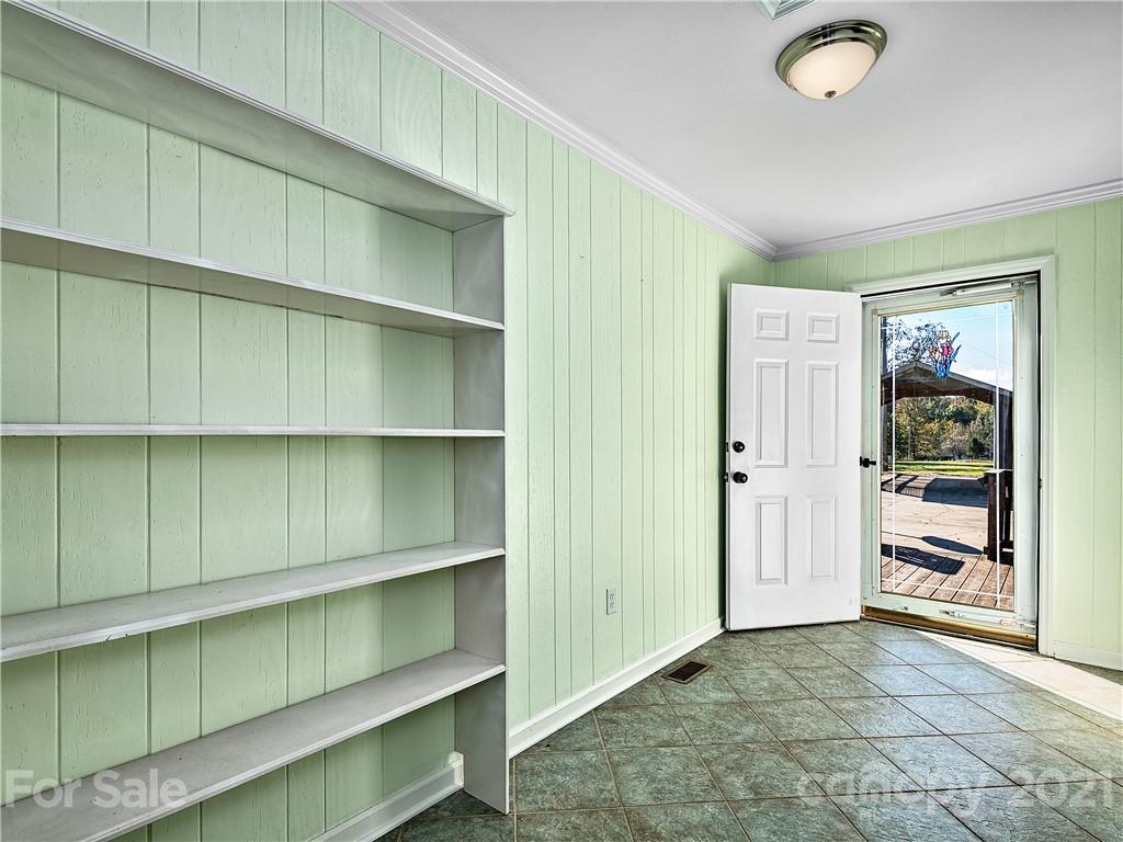 588 Lee Cudd Road Rutherfordton, NC 28139 - Photo 20 of 42 a view of room with walk in closet