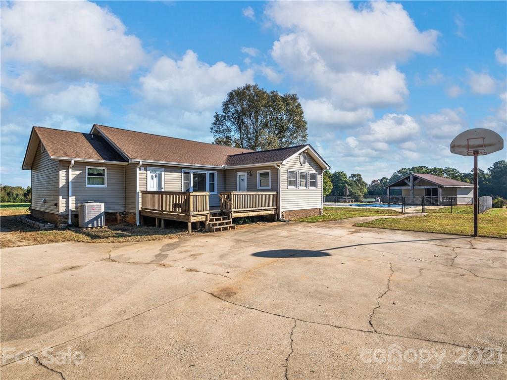588 Lee Cudd Road Rutherfordton, NC 28139 - Photo 35 of 42 a view of a house with entertaining space