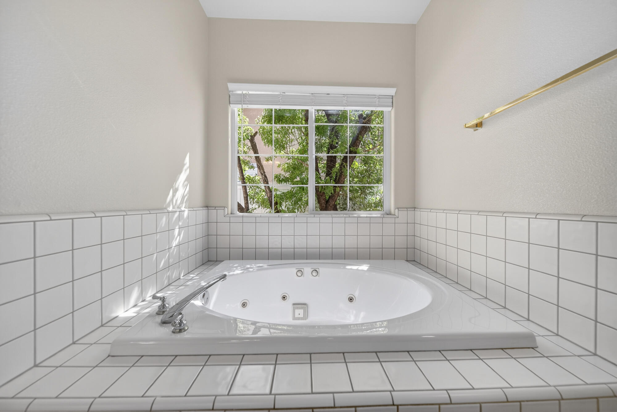 647 Olympic Street Redding, CA 96003 - Photo 17 of 39 647 Olympic St., Redding-11