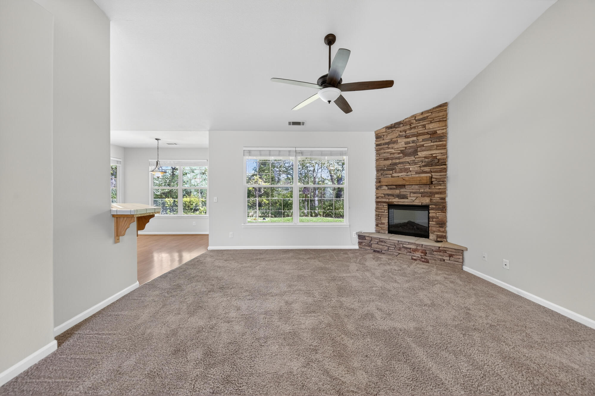 647 Olympic Street Redding, CA 96003 - Photo 5 of 39 647 Olympic St., Redding-05