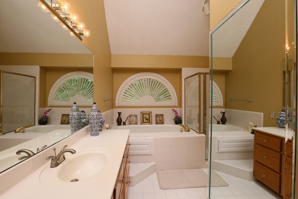 8801 Ashdown Court Raleigh, NC 27613 - Photo 19 of 25 Master Bath/Spa