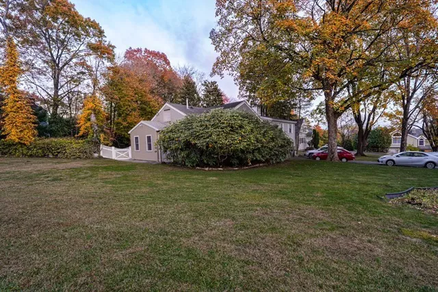 $900,000 | 124 Wyndover Lane, Stamford, CT 06902