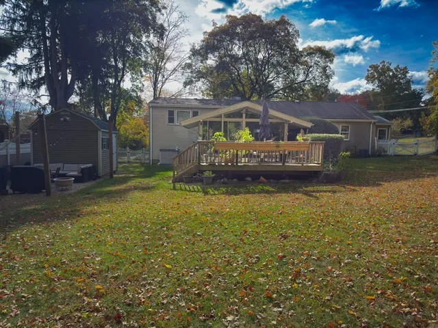 $900,000 | 124 Wyndover Lane, Stamford, CT 06902