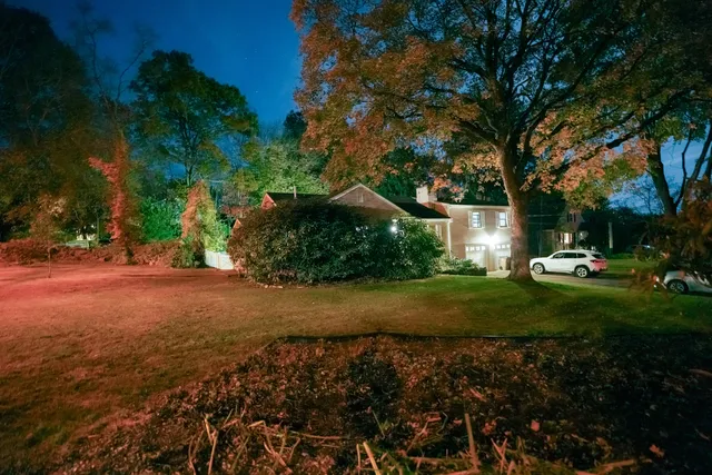 $900,000 | 124 Wyndover Lane, Stamford, CT 06902