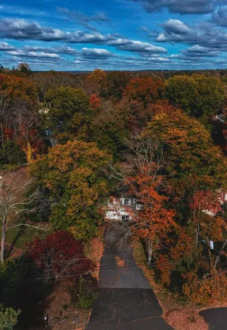 $900,000 | 124 Wyndover Lane, Stamford, CT 06902