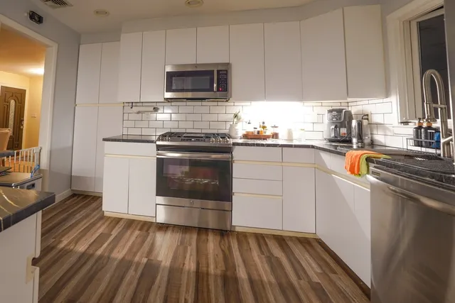 $900,000 | 124 Wyndover Lane, Stamford, CT 06902