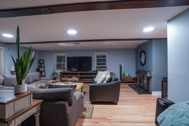 $900,000 | 124 Wyndover Lane, Stamford, CT 06902