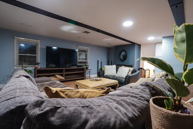 $900,000 | 124 Wyndover Lane, Stamford, CT 06902