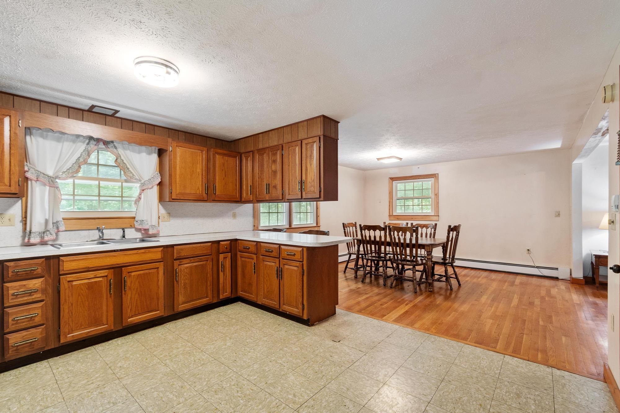8 Naticook Road Merrimack, NH 03054 - Photo 13 of 43 Gallery Image 13
