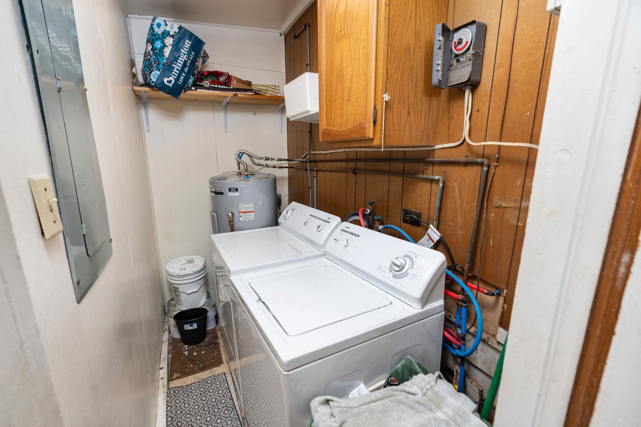 503 Augusta Avenue Grottoes, VA 24441 - Photo 41 of 61 a utility room with dryer and washer