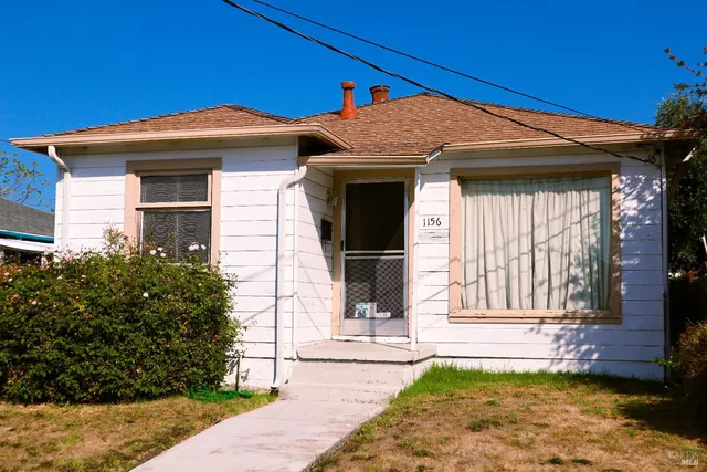 a view of a house with a small yard