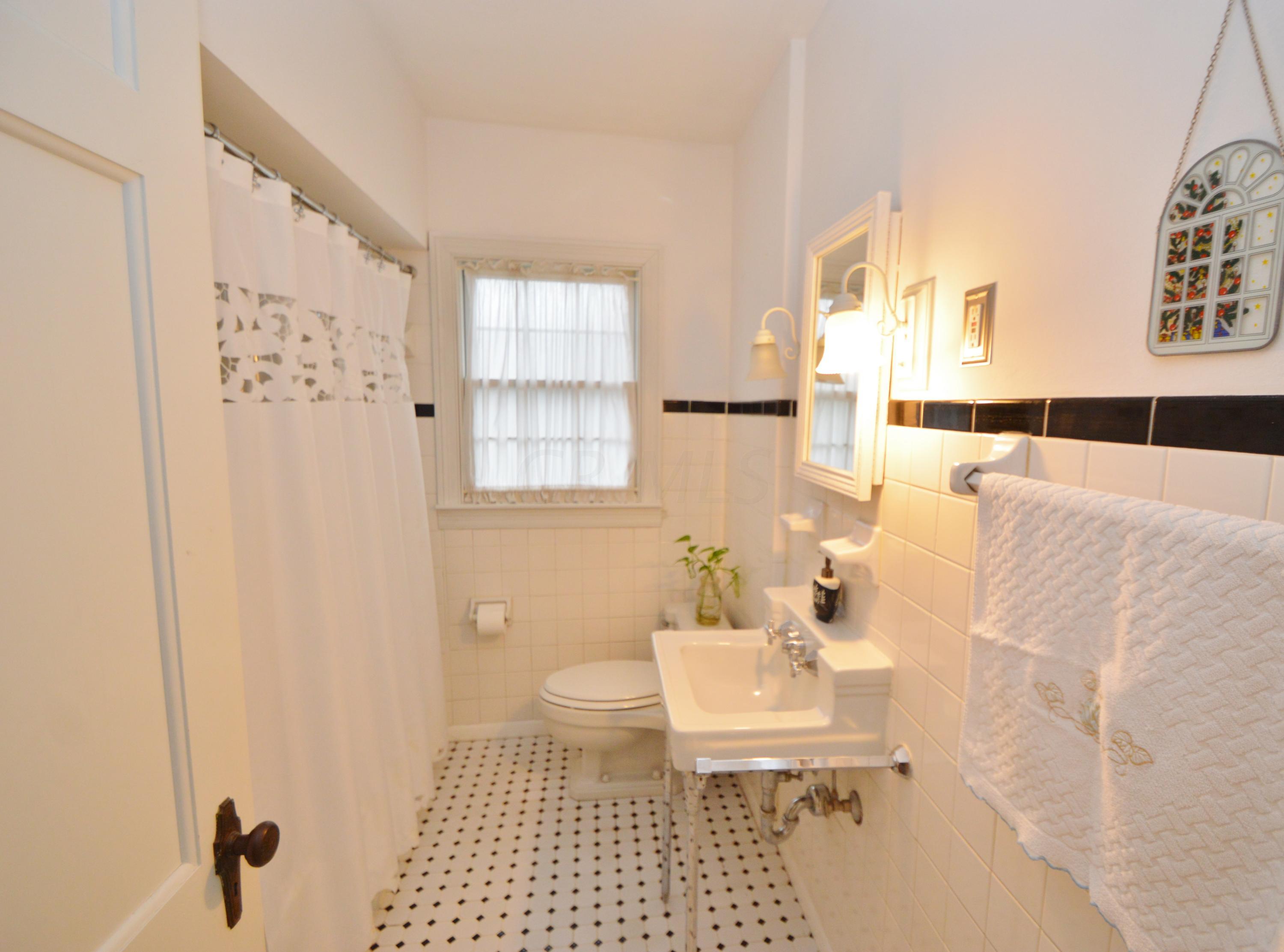 261 Blenheim Road Columbus, OH 43214 - Photo 16 of 26 Gallery Image 16