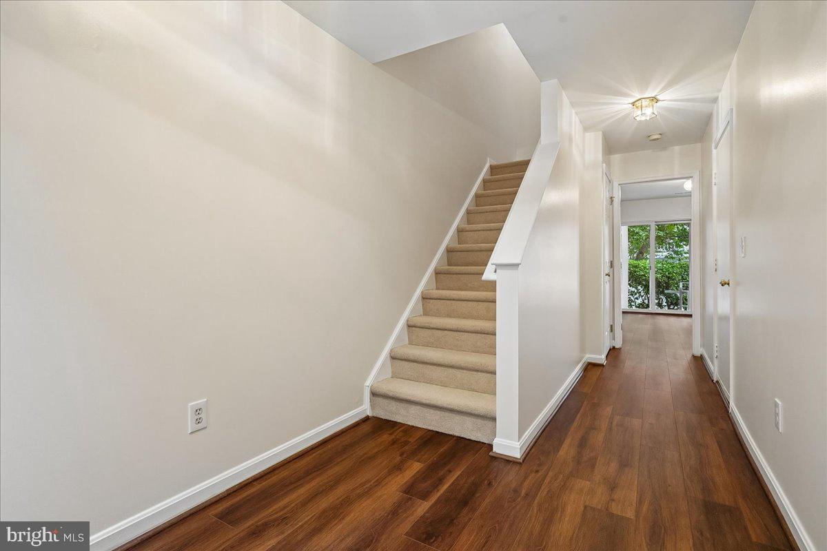 1711 Blue Flint Court Reston, VA 20190 - Photo 4 of 37 First Level Bedroom
