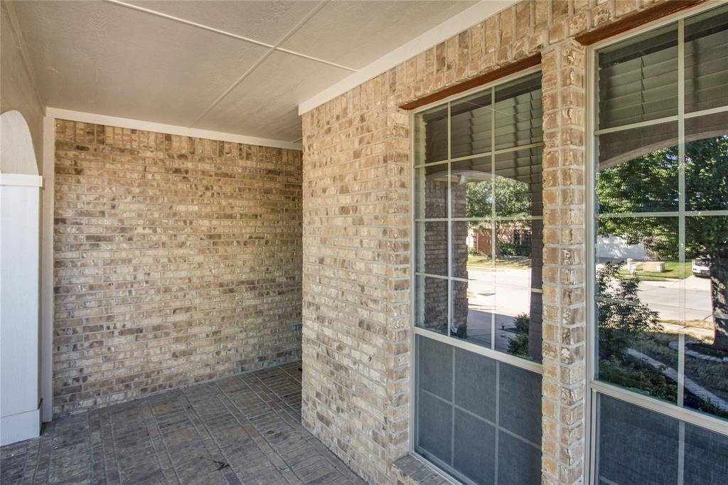 10033 Butte Meadows Drive Fort Worth, TX 76177 - Photo 5 of 31 a bathroom with a shower