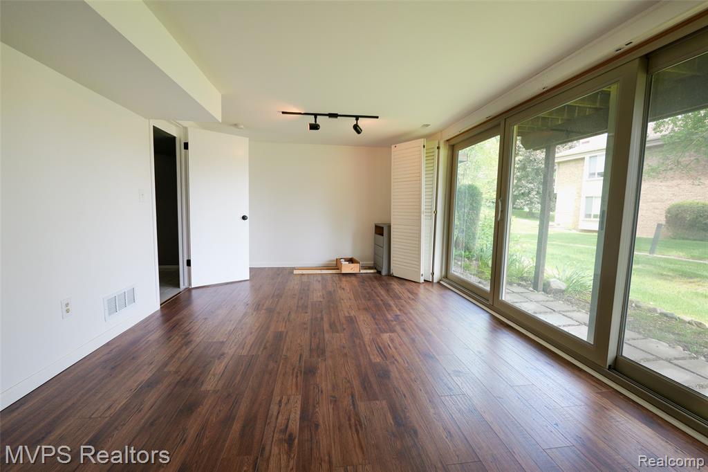 804 Oak Brook Ridge Drive, Unit 149 Rochester, MI 48307 - Photo 14 of 31
