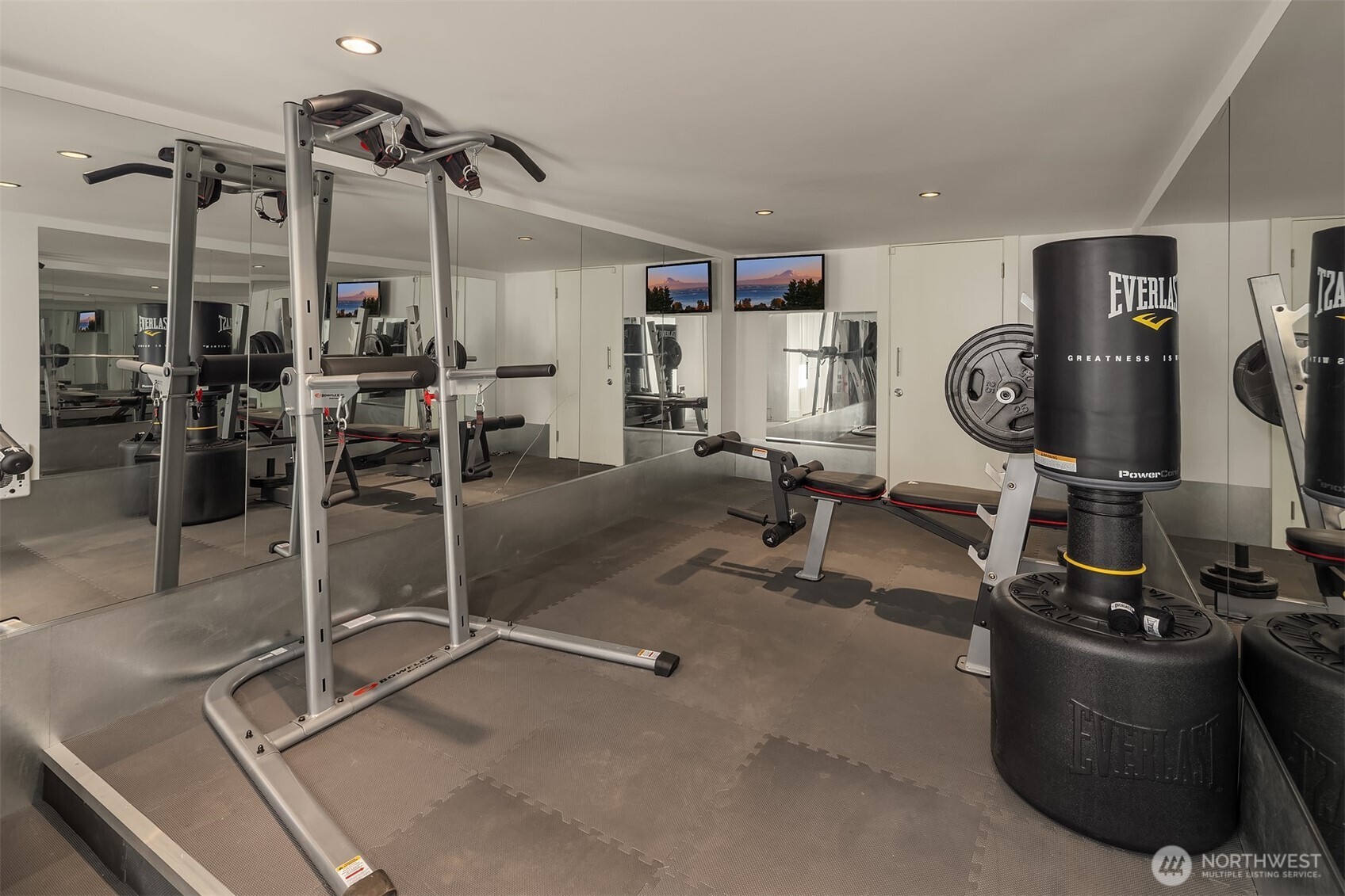 15733 25th Avenue Southwest Burien, WA 98166 - Photo 20 of 38 a room with gym equipment