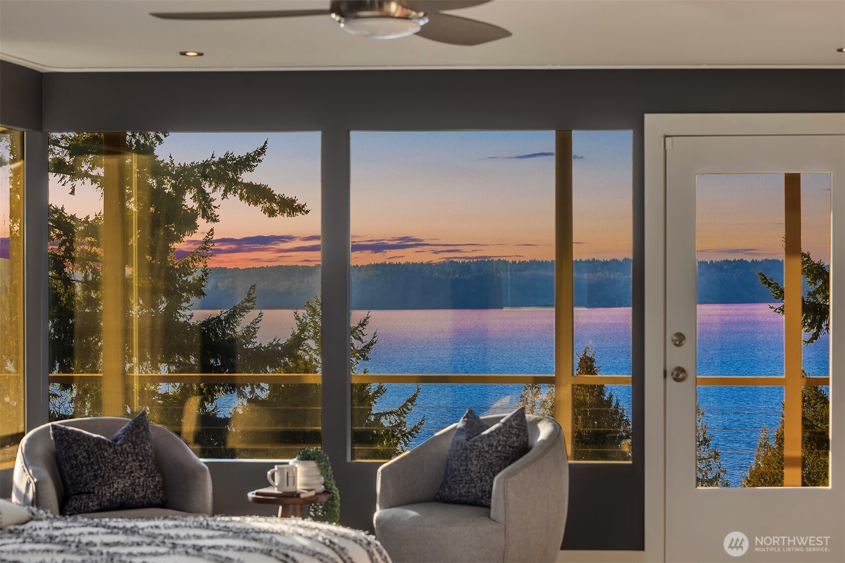 15733 25th Avenue Southwest Burien, WA 98166 - Photo 22 of 38 a living room with furniture