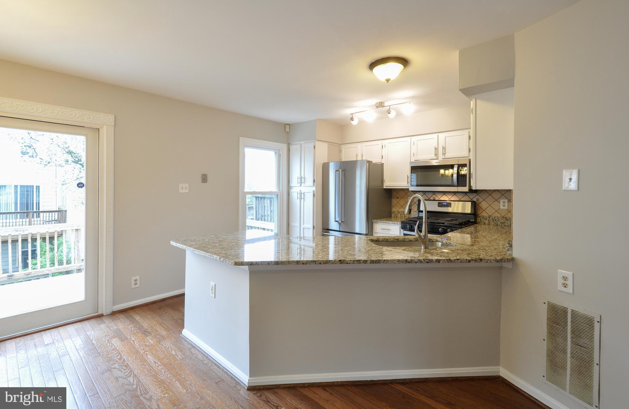 7375 St Thomas Loop Manassas, VA 20109 - Photo 11 of 35 Dining Room / Kitchen