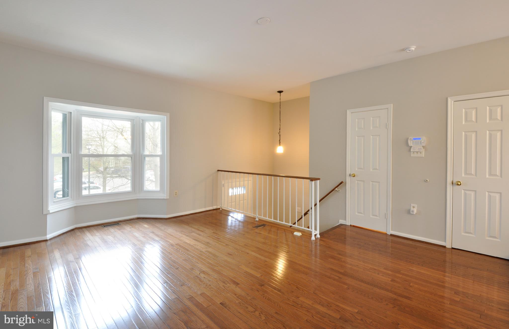 7375 St Thomas Loop Manassas, VA 20109 - Photo 7 of 35 Living Room