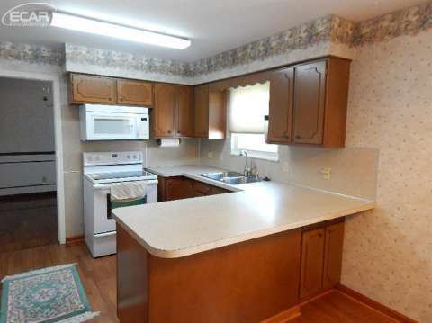 1341 North Morrish Road Flint, MI 48532 - Photo 8 of 27 20444885-7.JPG