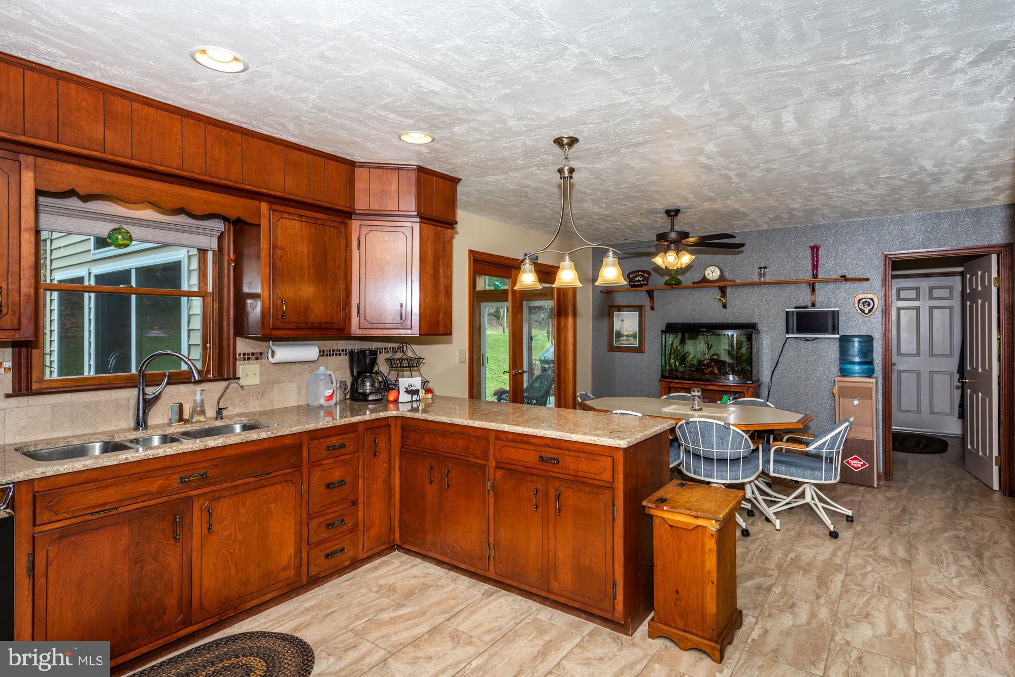 210 Bomberger Road Akron, PA 17501 - Photo 10 of 40 Granite Counters