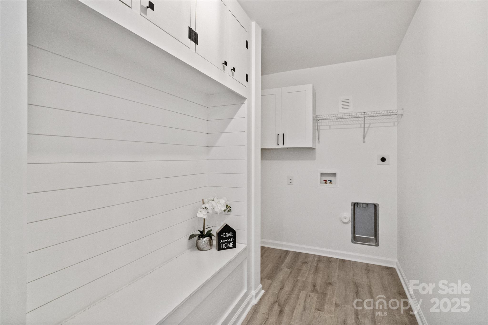 9514 Fairway Ridge Road Charlotte, NC 28277 - Photo 12 of 36 a bathroom with a bathtub and a window