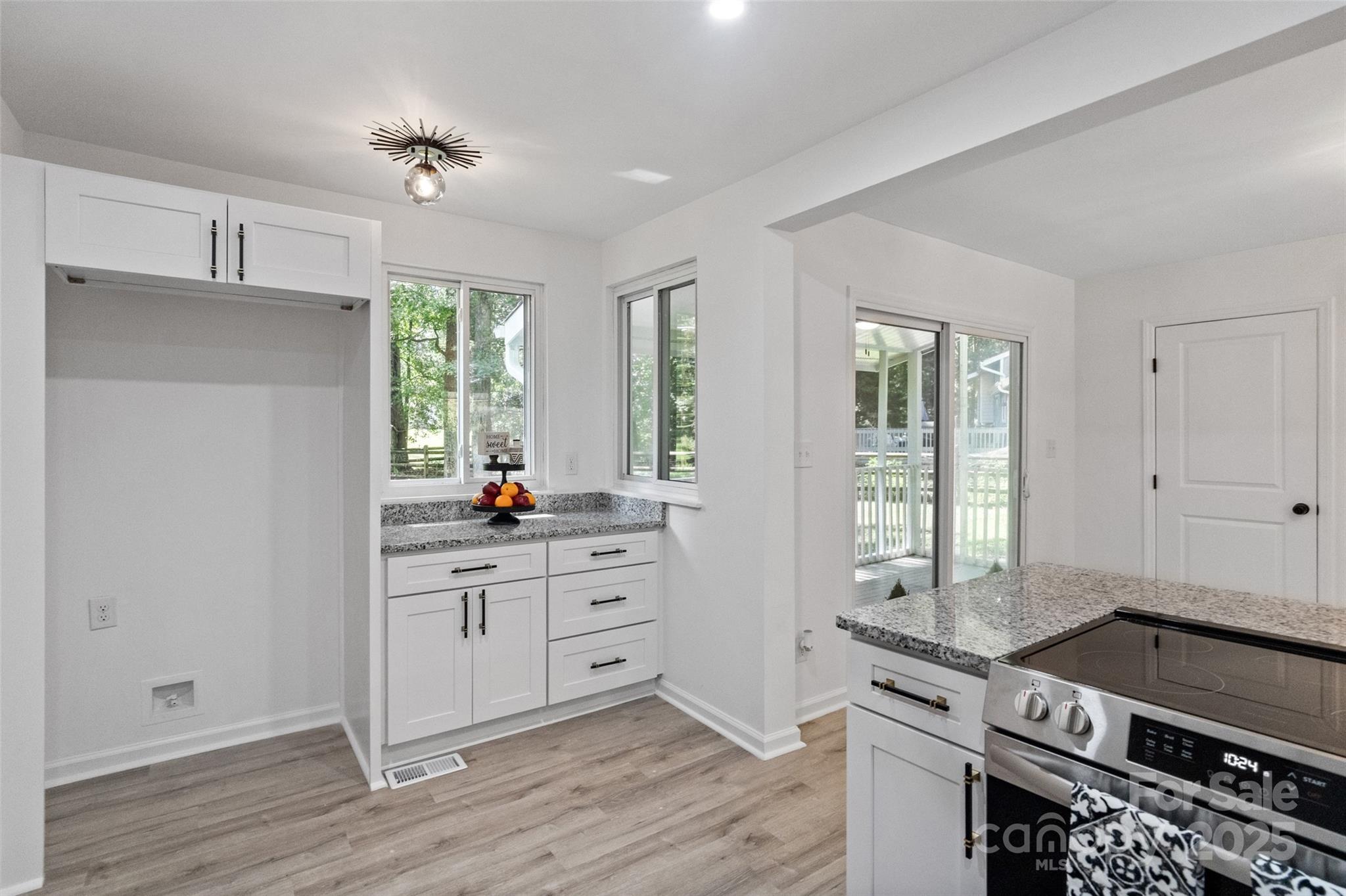 9514 Fairway Ridge Road Charlotte, NC 28277 - Photo 16 of 36 a kitchen with granite countertop a stove a sink and a refrigerator