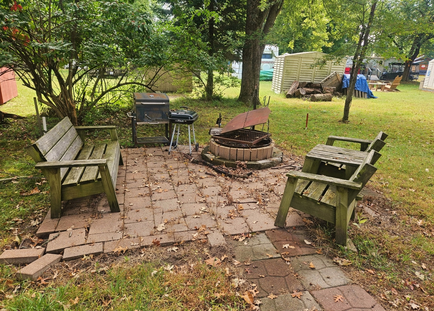 7-197 Woodhaven Lakes Sublette, IL 61367 - Photo 8 of 11 a backyard of a house with table and chairs
