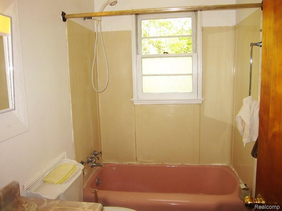 3404 Coldwater Road Mount Morris, MI 48458 - Photo 8 of 16 bathroom.jpg