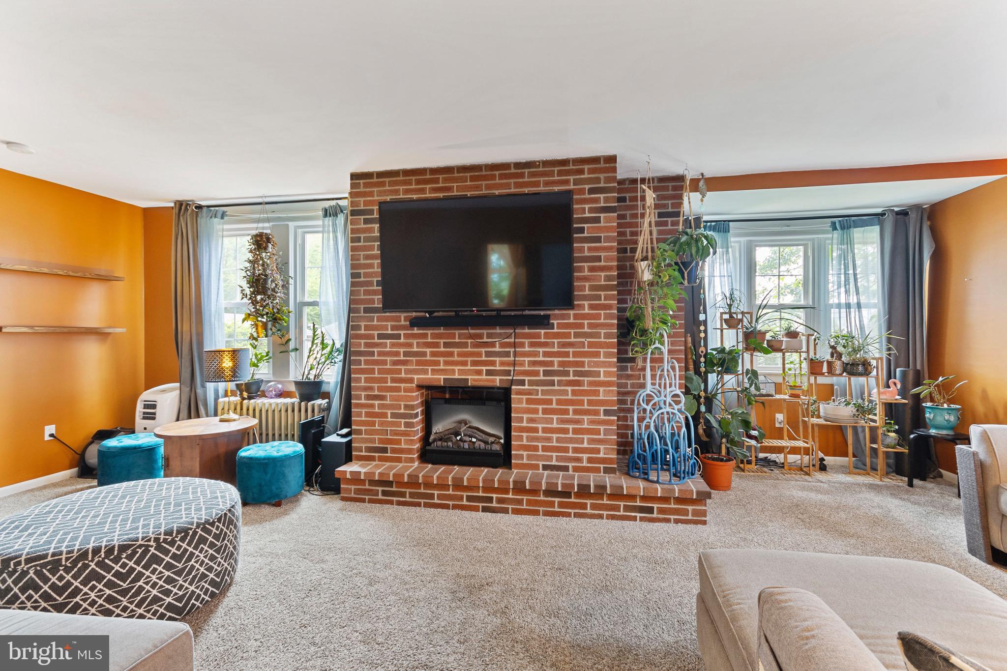 227 Springfield Road Aldan, PA 19018 - Photo 5 of 23 Main living room