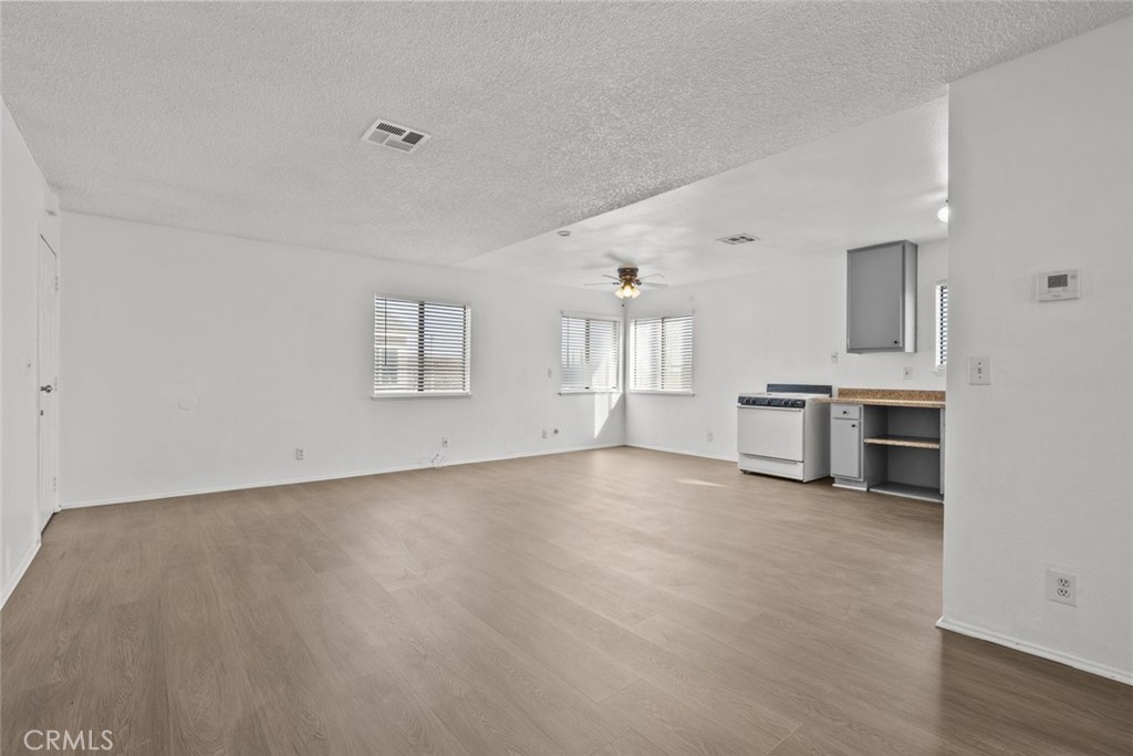 38501 Larkin Avenue, Unit 4 Palmdale, CA 93550 - Photo 12 of 26