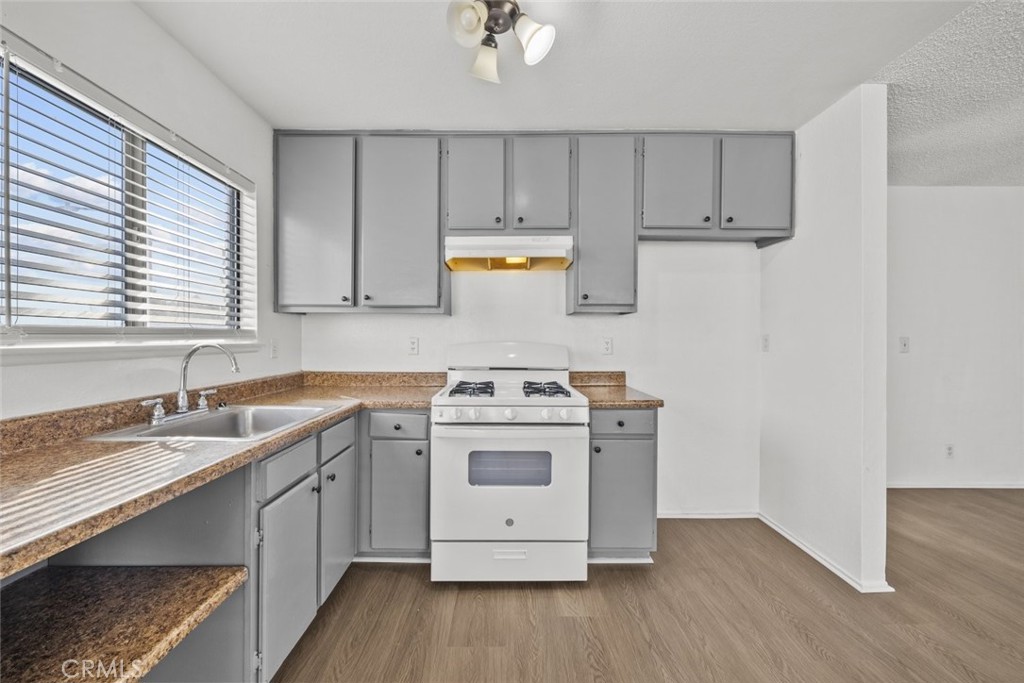 38501 Larkin Avenue, Unit 4 Palmdale, CA 93550 - Photo 14 of 26