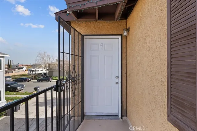$2,095 | 38501 Larkin Avenue, Unit 4, Palmdale, CA 93550