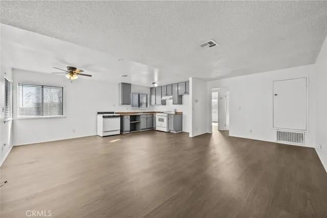 $2,095 | 38501 Larkin Avenue, Unit 4, Palmdale, CA 93550