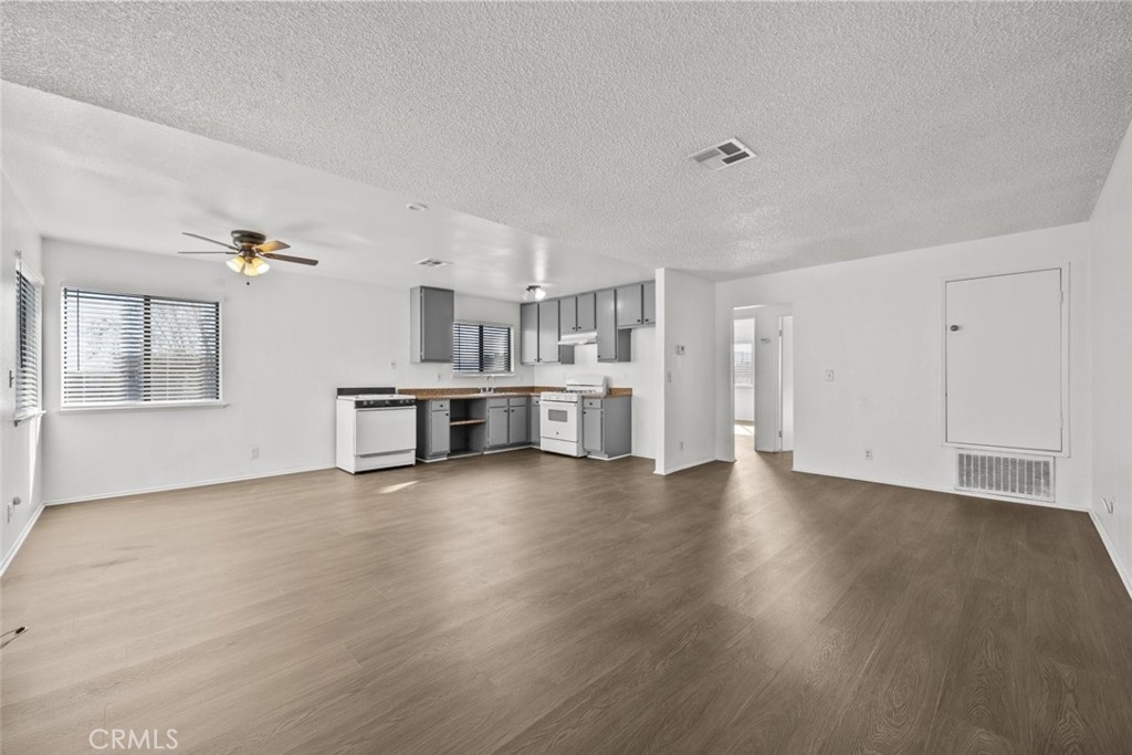 38501 Larkin Avenue, Unit 4 Palmdale, CA 93550 - Photo 5 of 26