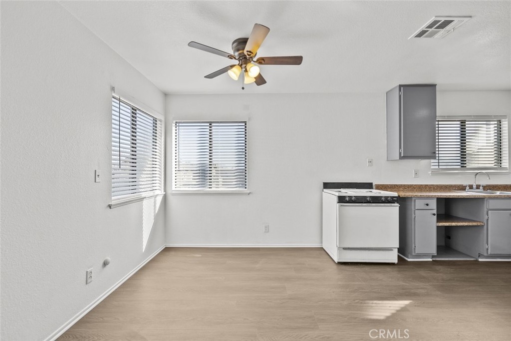 38501 Larkin Avenue, Unit 4 Palmdale, CA 93550 - Photo 6 of 26