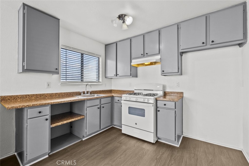 38501 Larkin Avenue, Unit 4 Palmdale, CA 93550 - Photo 8 of 26