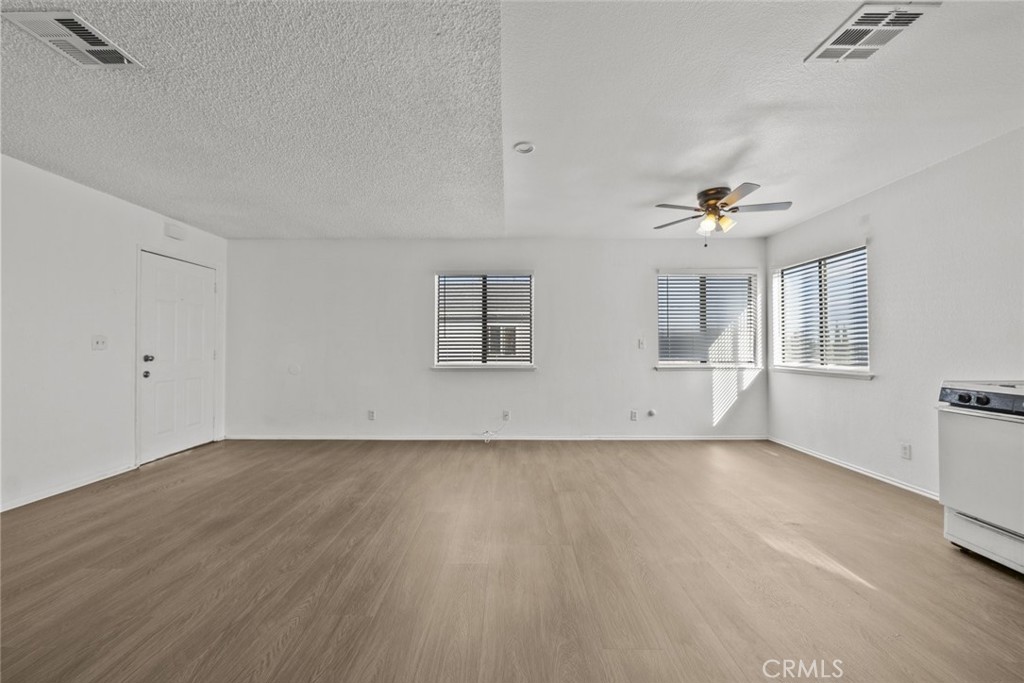 38501 Larkin Avenue, Unit 4 Palmdale, CA 93550 - Photo 10 of 26