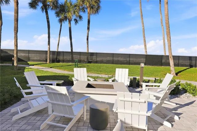 $1,499,000 | 4001 Gulf Shore Boulevard North, Unit 901, Naples, FL 34103