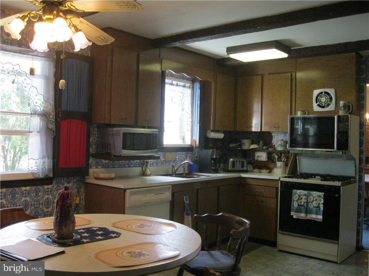 532 Cassingham Road Fairless Hills, PA 19030 - Photo 6 of 15 Kitchen