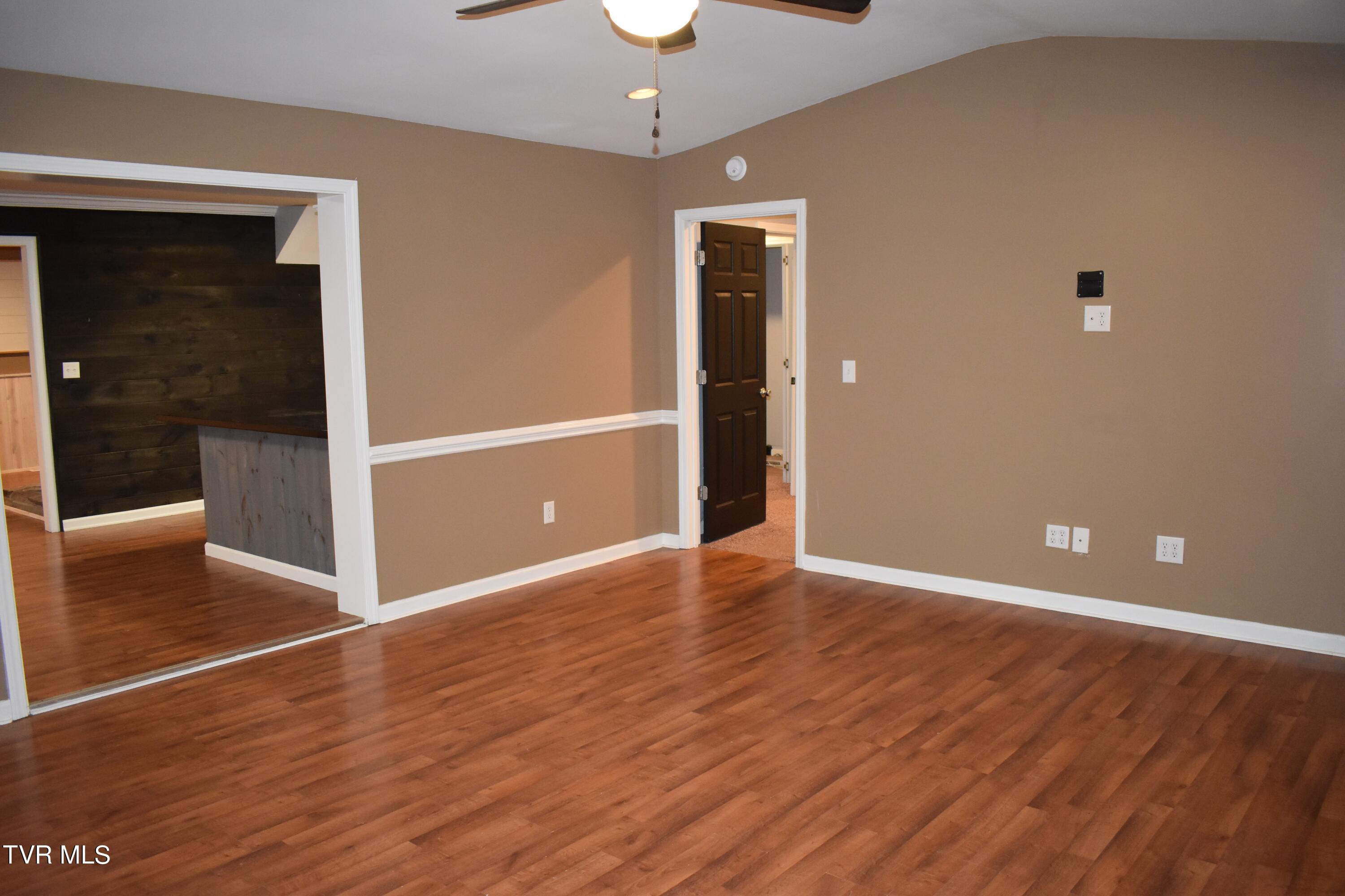 190 Walter Stevens Road Hampton, TN 37658 - Photo 13 of 30 den 3 htp