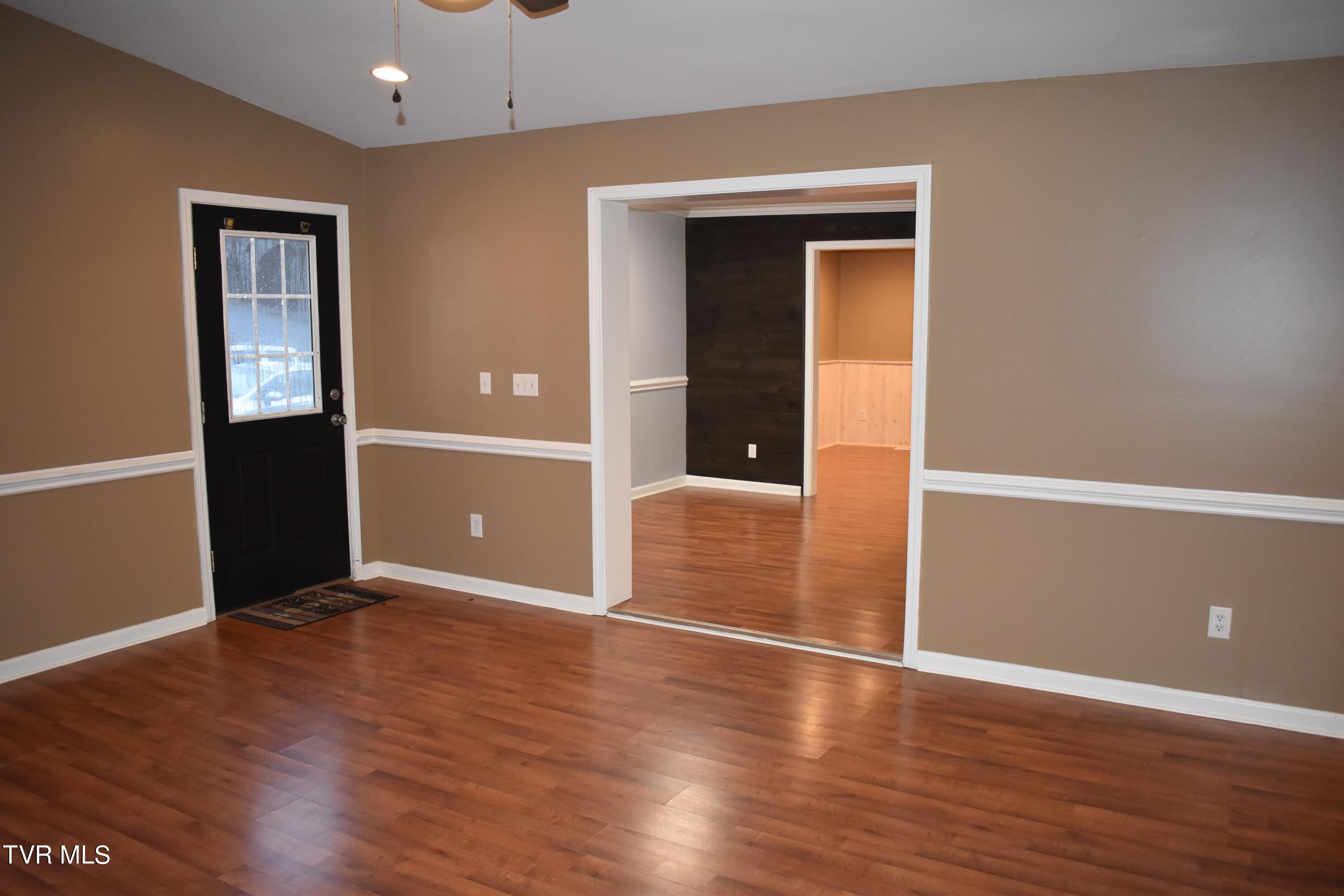 190 Walter Stevens Road Hampton, TN 37658 - Photo 14 of 30 den 4 htp