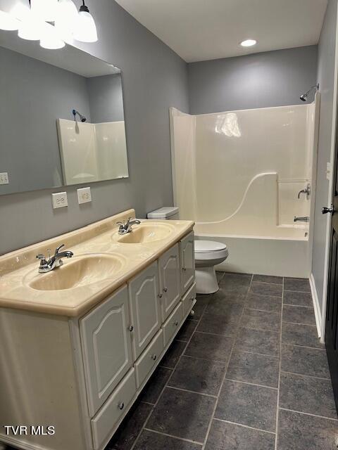 190 Walter Stevens Road Hampton, TN 37658 - Photo 18 of 30 primarybath2
