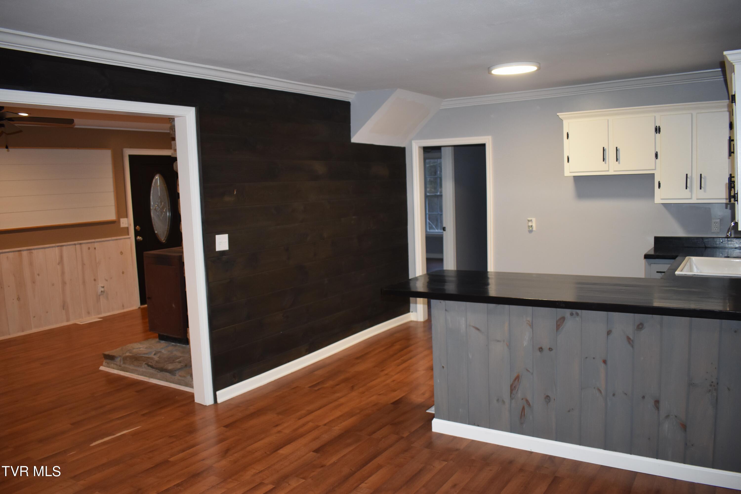 190 Walter Stevens Road Hampton, TN 37658 - Photo 6 of 30 htp 5