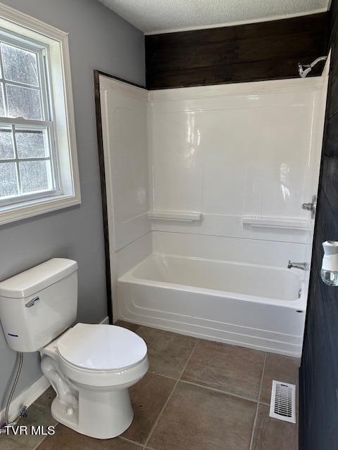 190 Walter Stevens Road Hampton, TN 37658 - Photo 9 of 30 mainfloorbath