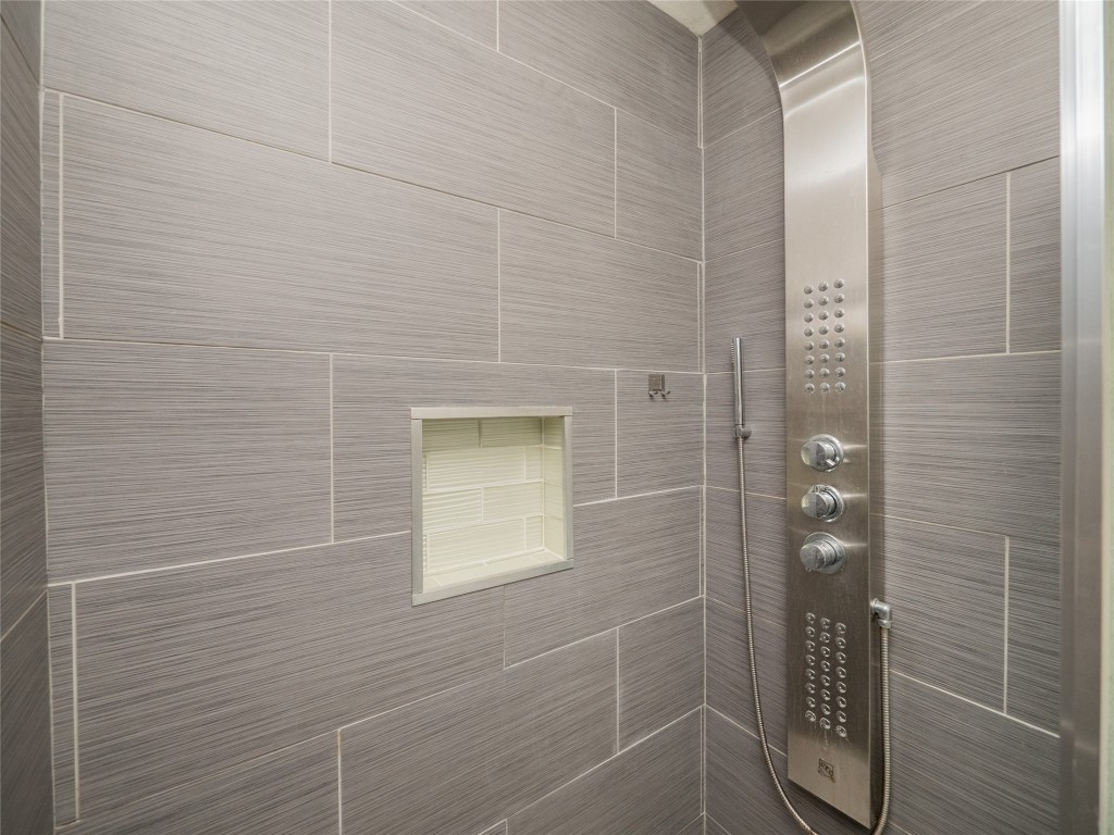 6502 Highpoint Cove Austin, TX 78723 - Photo 17 of 37