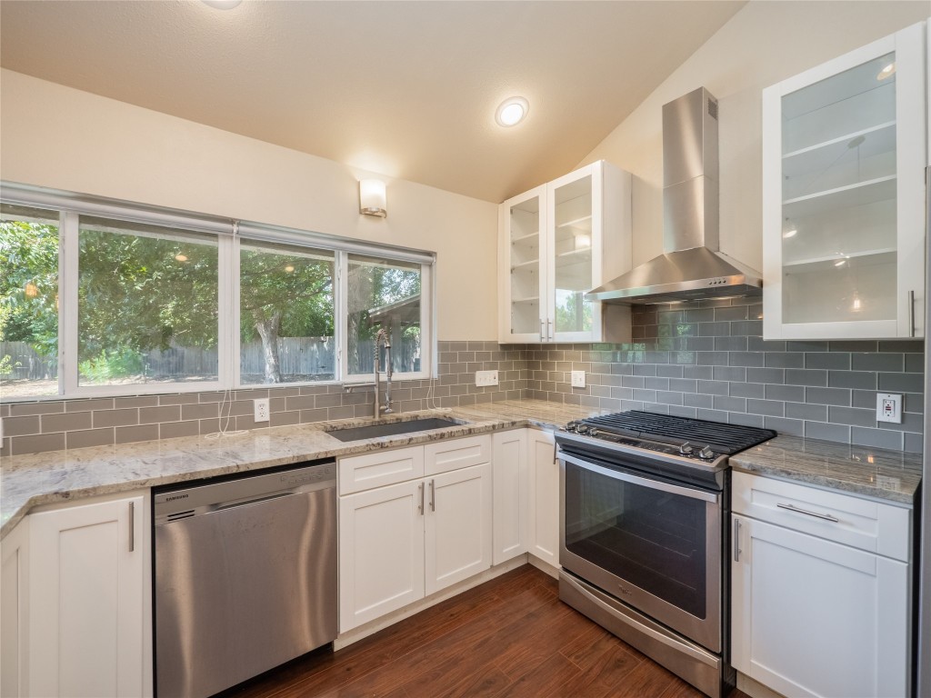 6502 Highpoint Cove Austin, TX 78723 - Photo 9 of 37