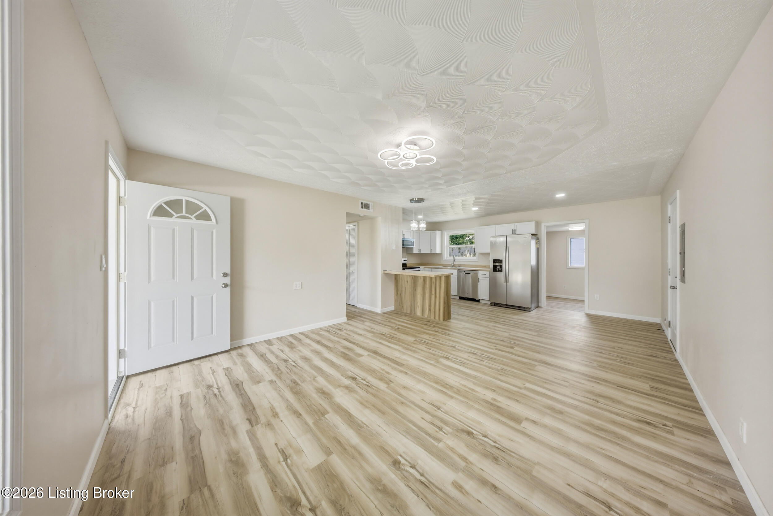 168 Valley Road Louisville, KY 40229 - Photo 6 of 40 7__r7a8399