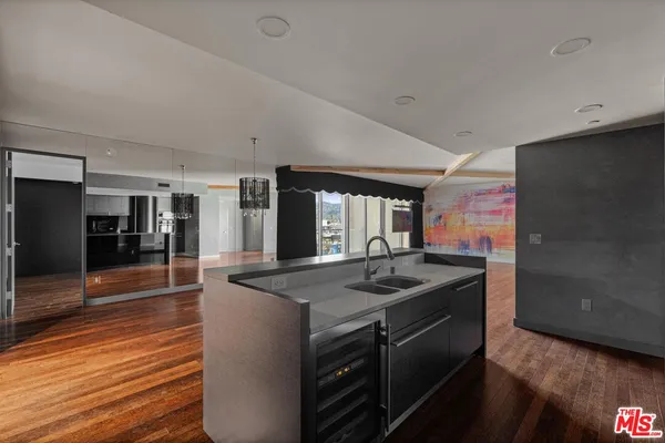 $930,000 | 6250 Hollywood Boulevard, Unit 9E, Los Angeles, CA 90028